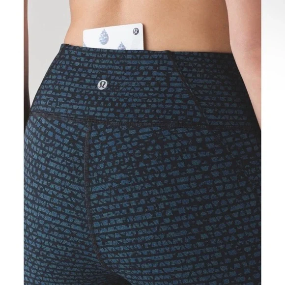 Lululemon Deep Breath Cropped Leggings, Size 4 - Picture 3 of 13